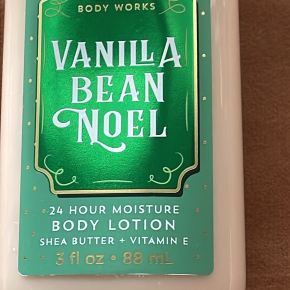 L'occitane Cosmetic Bag with Bottle of Vanilla Bean Noel body lotion (3 fl oz) - Picture 5 of 5